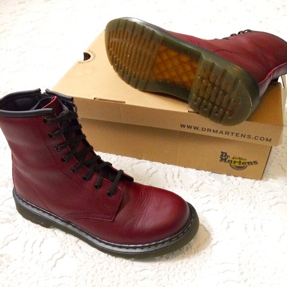 Dr. Martens Combat Boots Cherry Red Leather 1460 8 Eye Lace Zip Entry 7 US Women - Picture 1 of 11